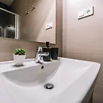 Ah Luxury Radnica شقة