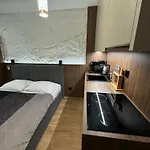 Ah Luxury Radnica شقة