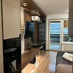 Ah Luxury Radnica شقة